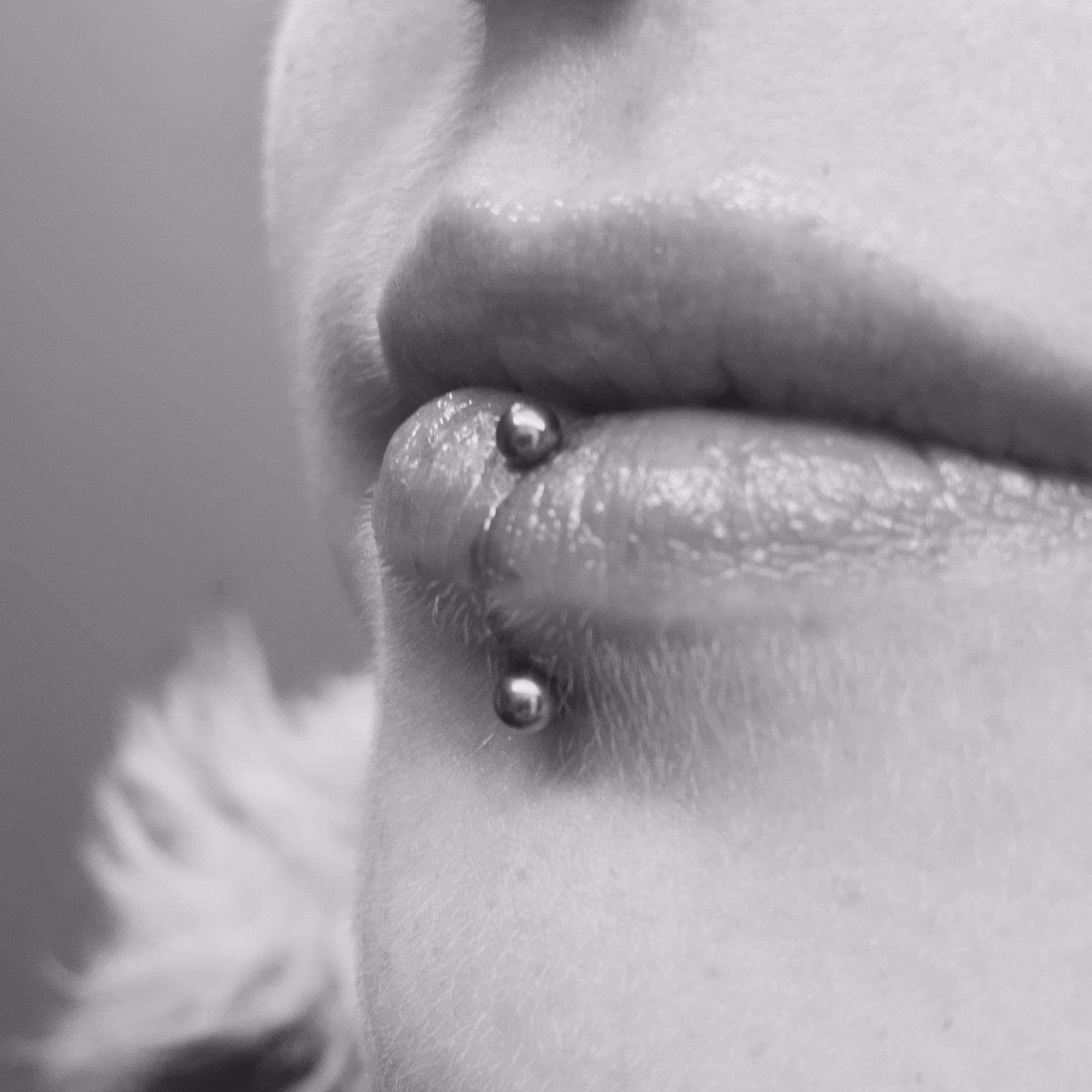 Double Inverse Vertical Labret
