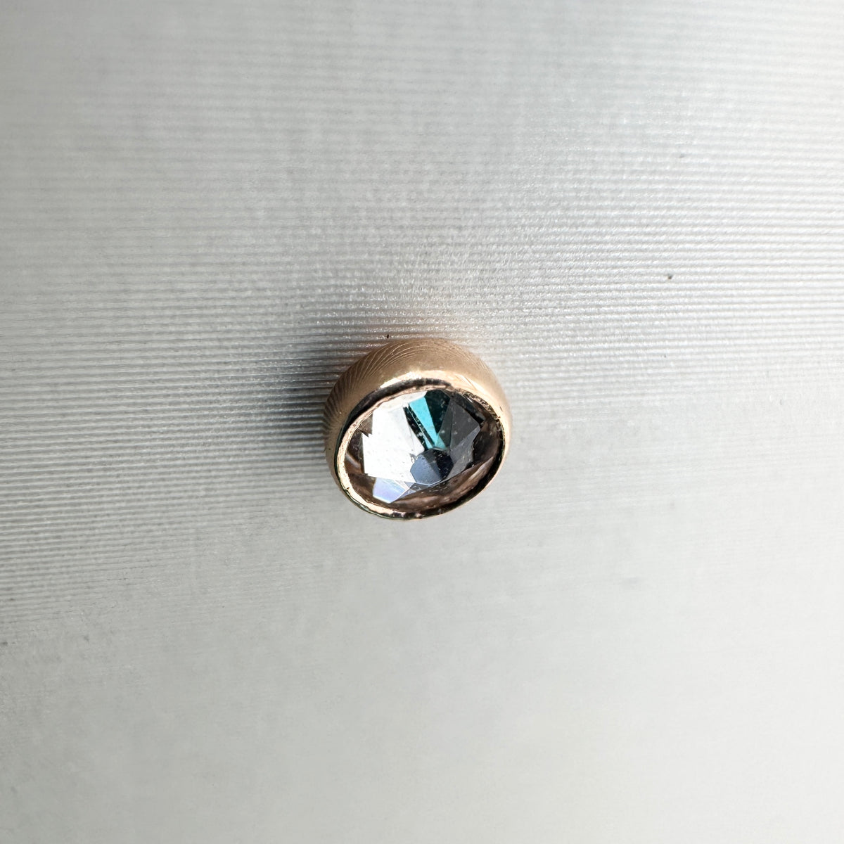 Anatometal 18ct Gold Flat Backed CZ Gem End