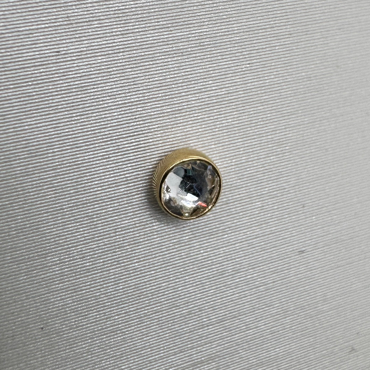 Anatometal 18ct Gold Flat Backed CZ Gem End