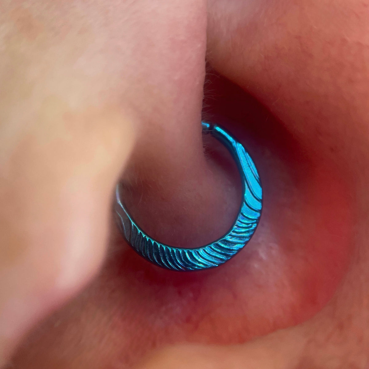 Apex Niobium Flat Ripple Seam Ring