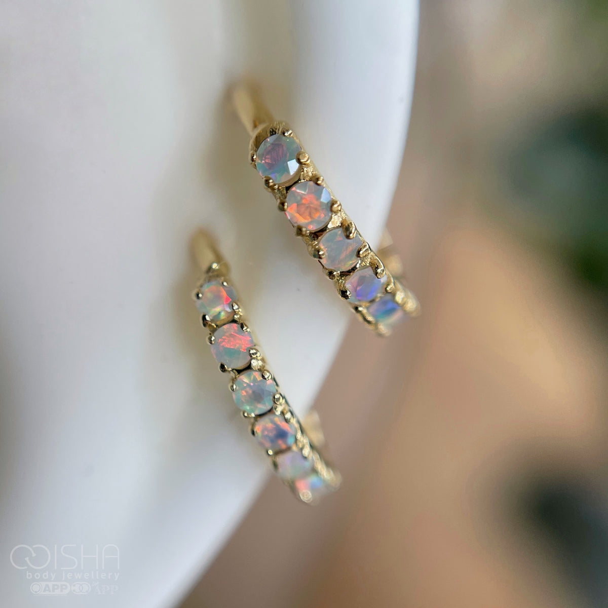 Anatometal 18ct Gold Opal Transition Seam Ring