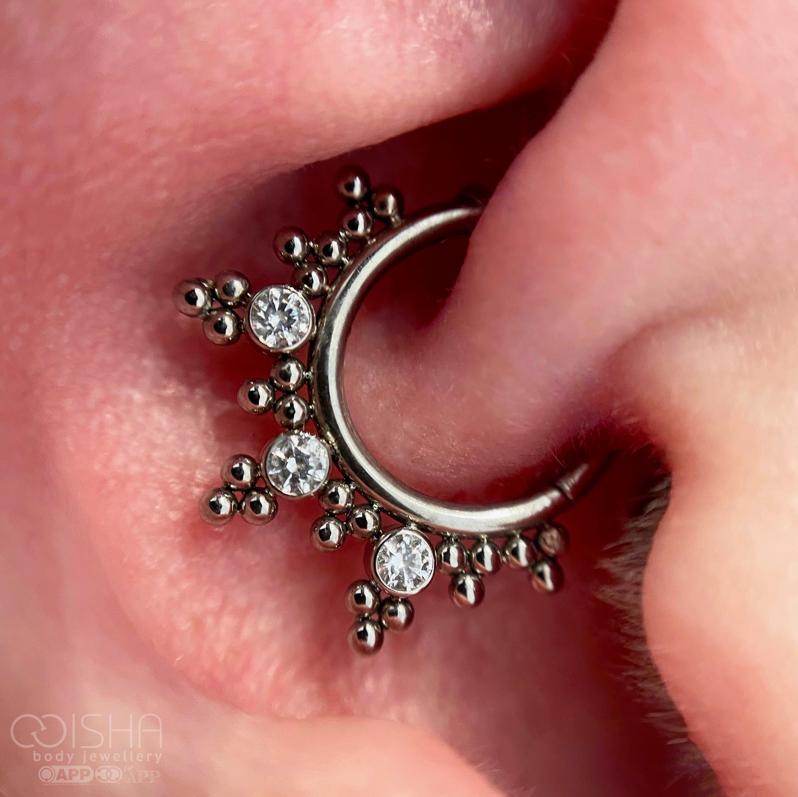 LeRoi Haute Couture Bijoux Niobium White CZ Seam Ring - Isha Body Jewellery