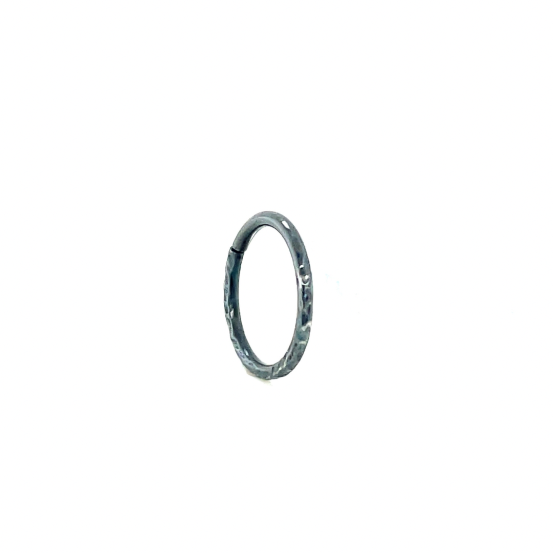 Apex Niobium Hammered Seam Ring