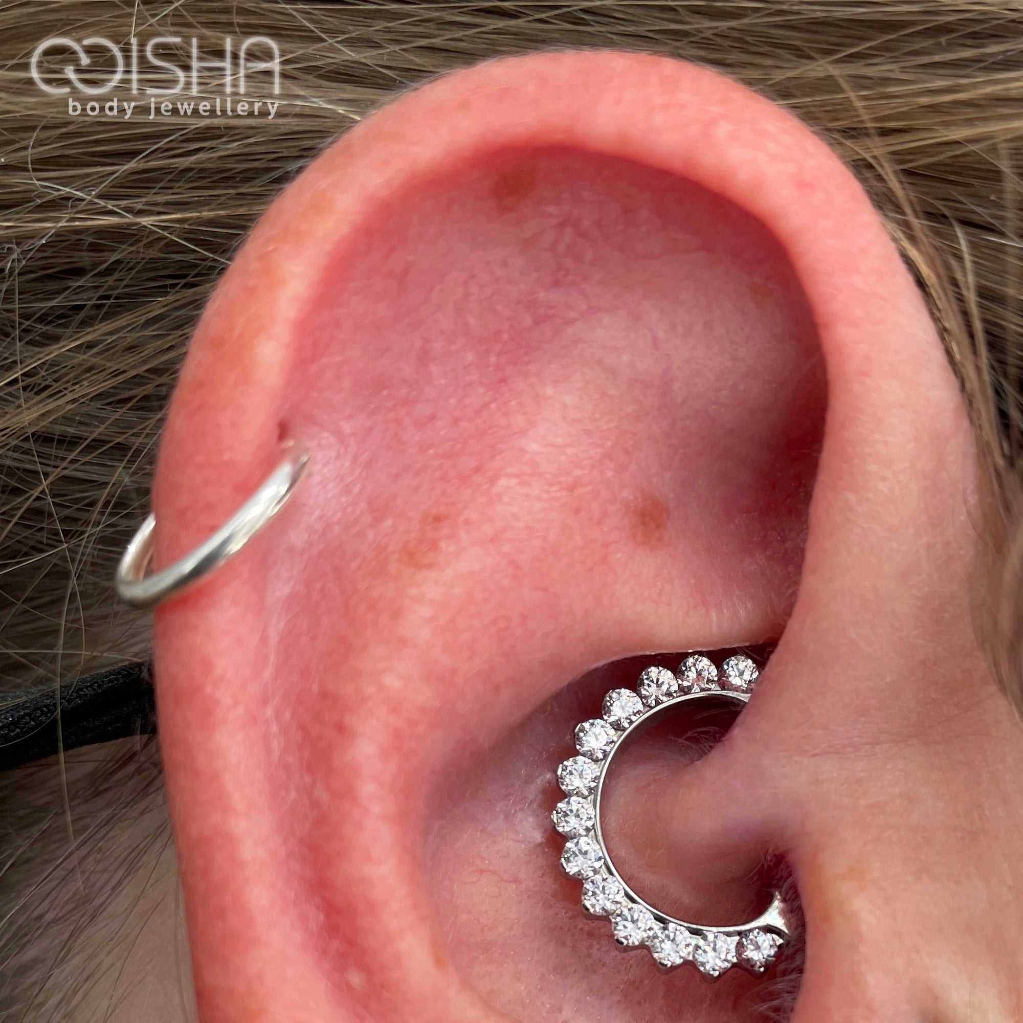 industrial-strength-titanium-white-cz-round-gem-clicker-isha-body-jewellery