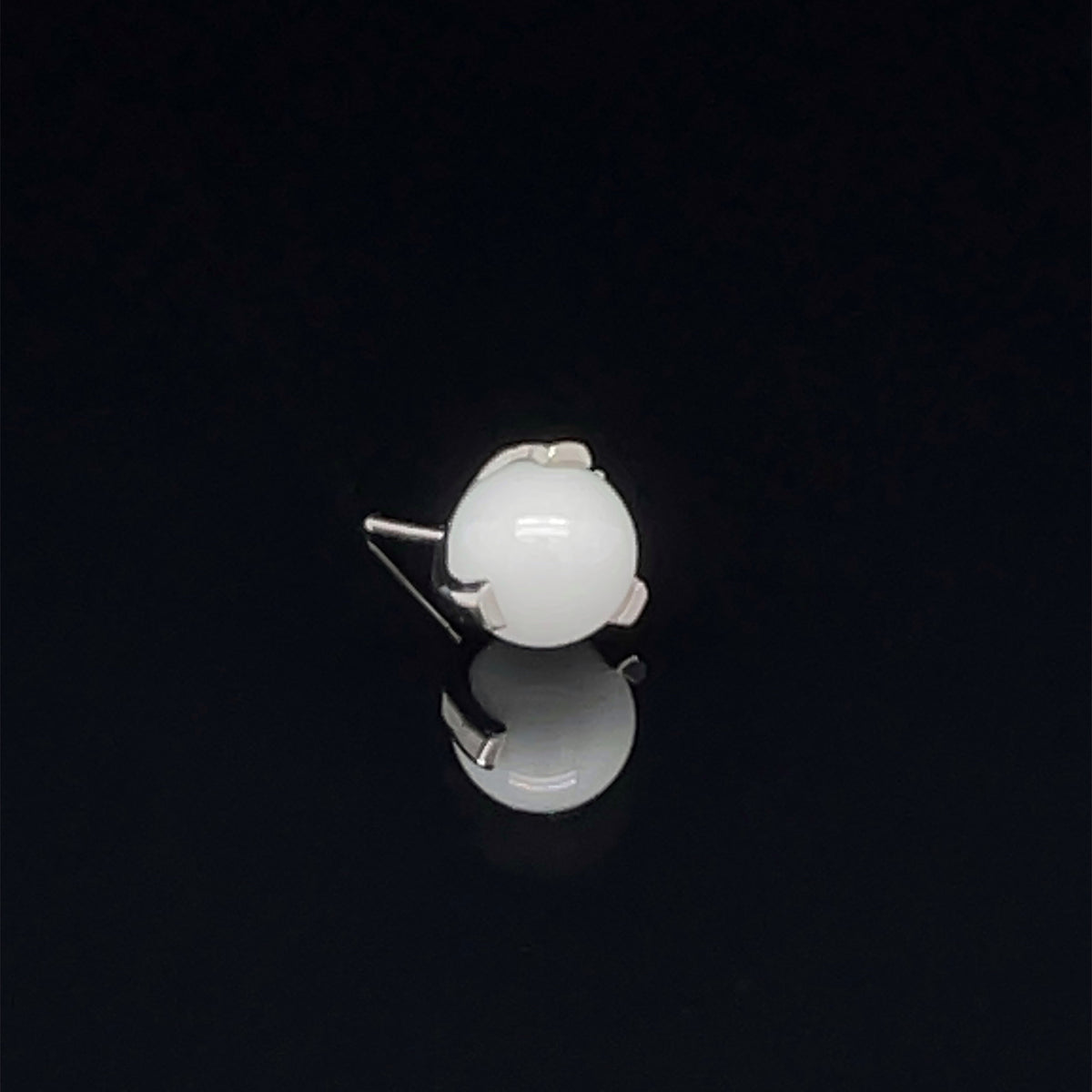 Anatometal Titanium Prong Claw Set Milky White Ceramic Orb